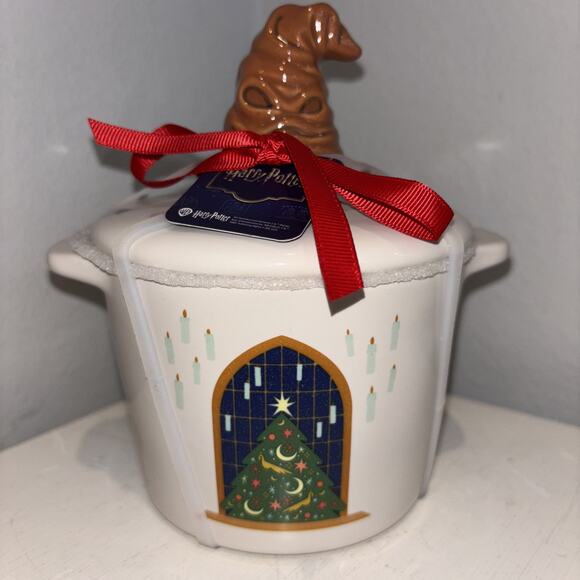 Harry Potter Hogwarts Sorting Hat Deck the Great Hall Christmas Crock NEW - Picture 2 of 4
